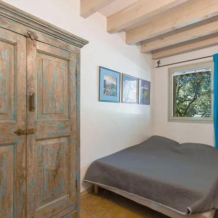 Holiday home Souvenirs Intemporels Arles